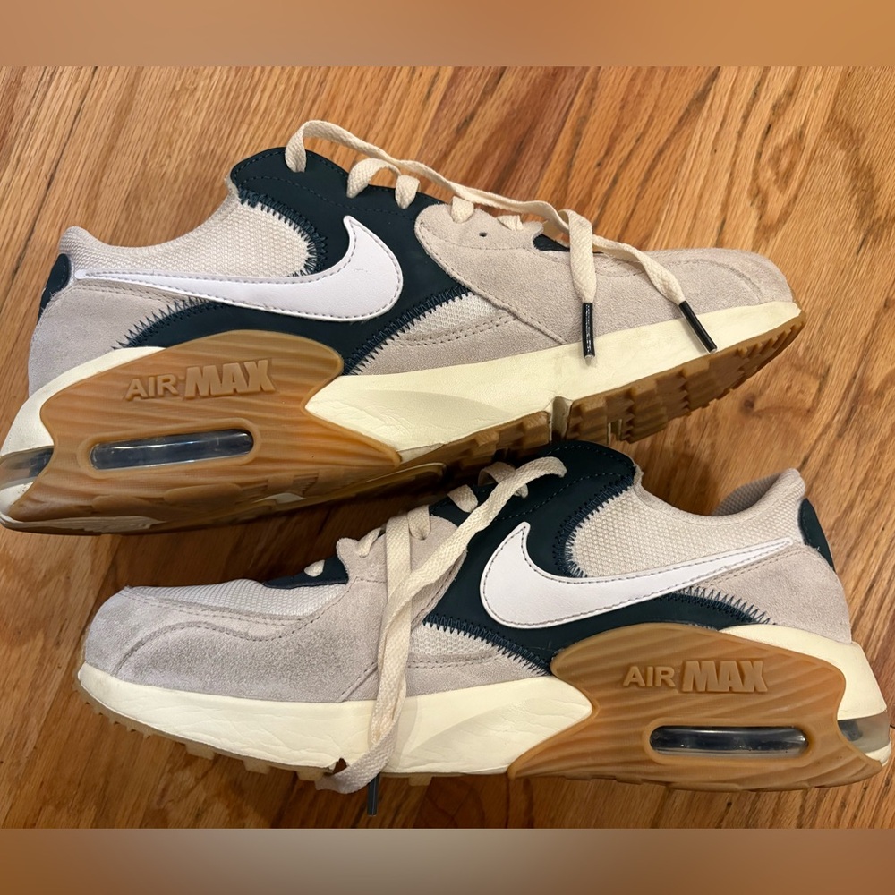 Nike Air Max Excee Sneakers Men’s Size 10 Great Condition only worn 2x